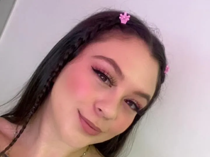 Live sex webcam photo for MartiinaFord #5924902