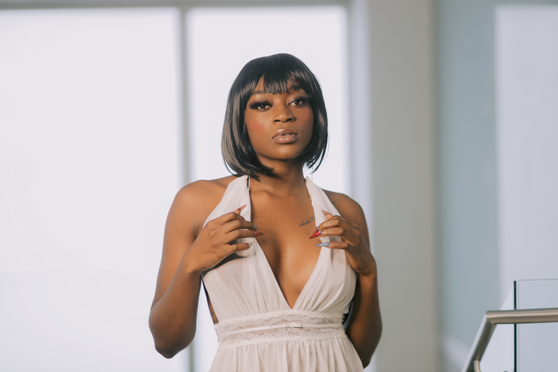 Live sex webcam photo for MiaKnox #6173814