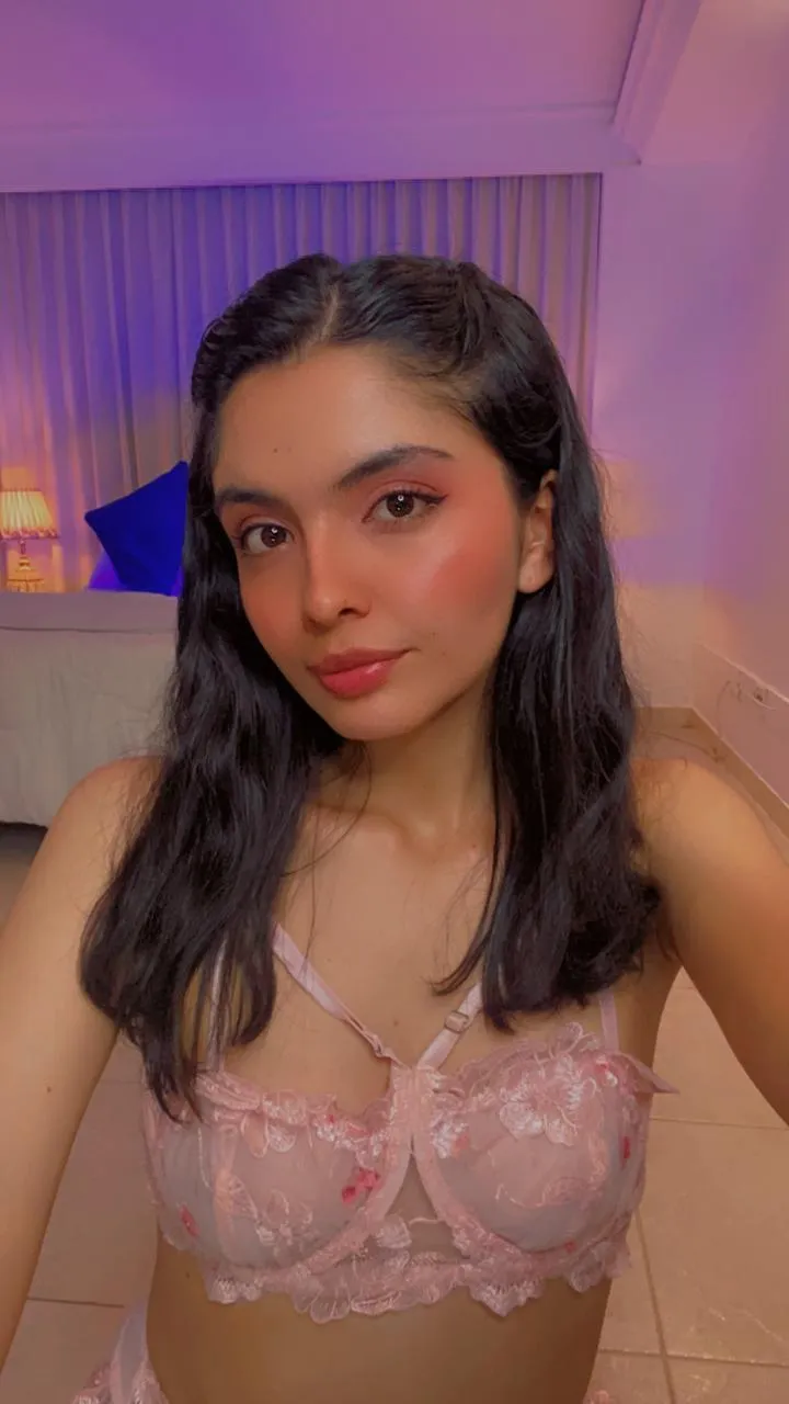 Live sex webcam photo for miaaeevans #7216355