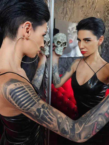 Live sex webcam photo for SophiePriestess #6074370