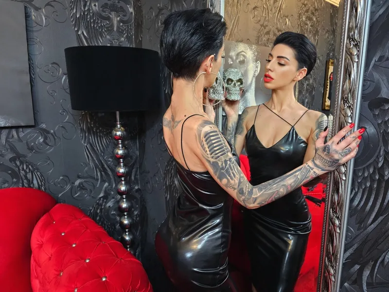 Live sex webcam photo for SophiePriestess #6074368