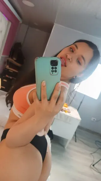 Live sex webcam photo for HannaBeek #6170708