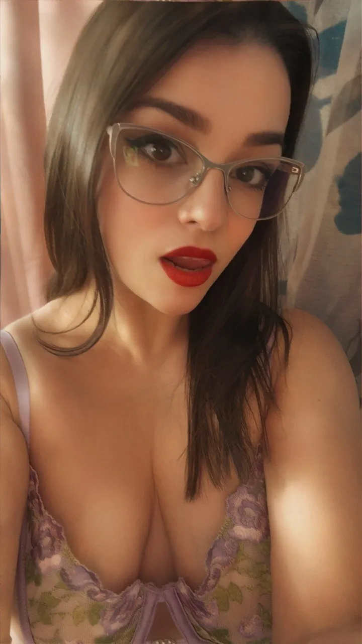 Live sex webcam photo for AmoretteDolll #8114445