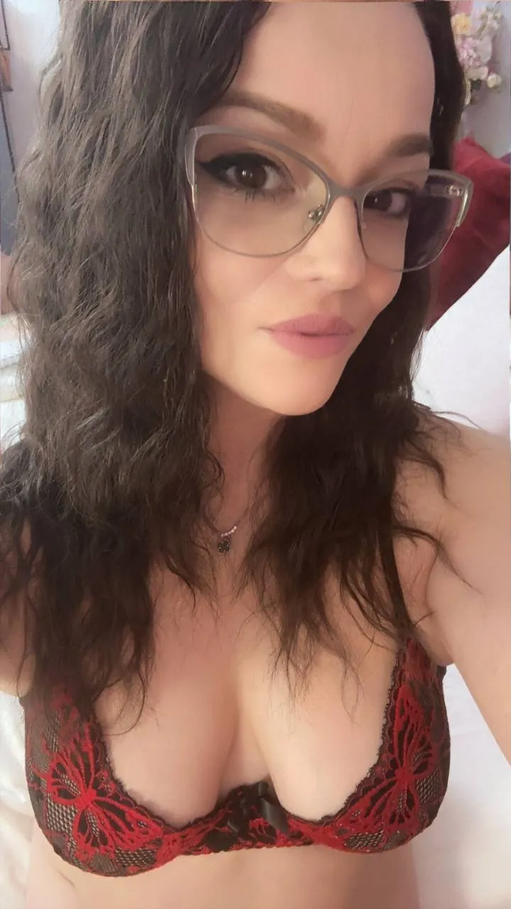 Live sex webcam photo for AmoretteDolll #8445289
