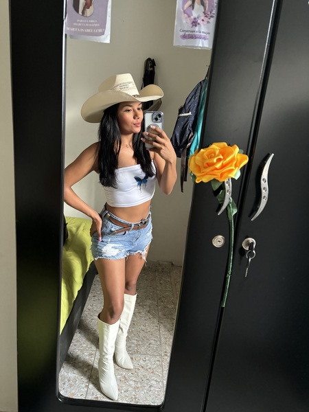 Live sex webcam photo for LYASWEETX #6522386