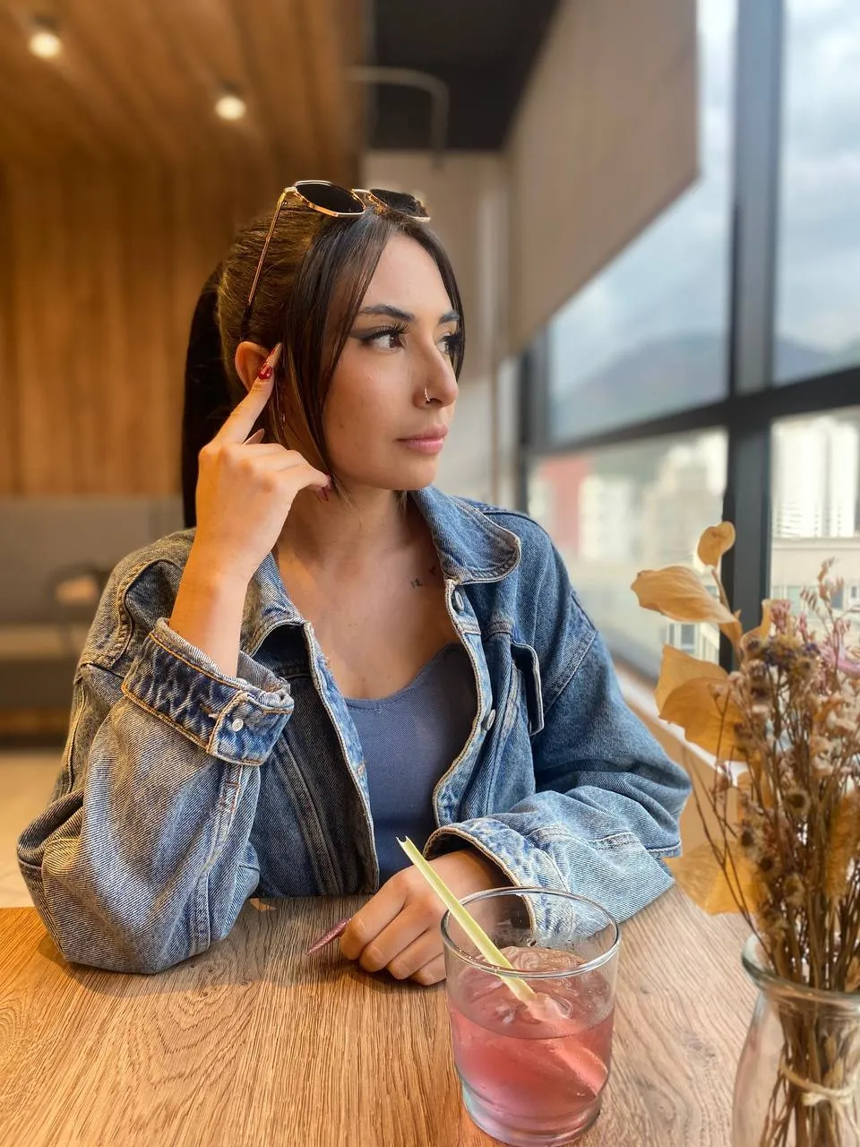 Live sex webcam photo for NiniThomson #7298240