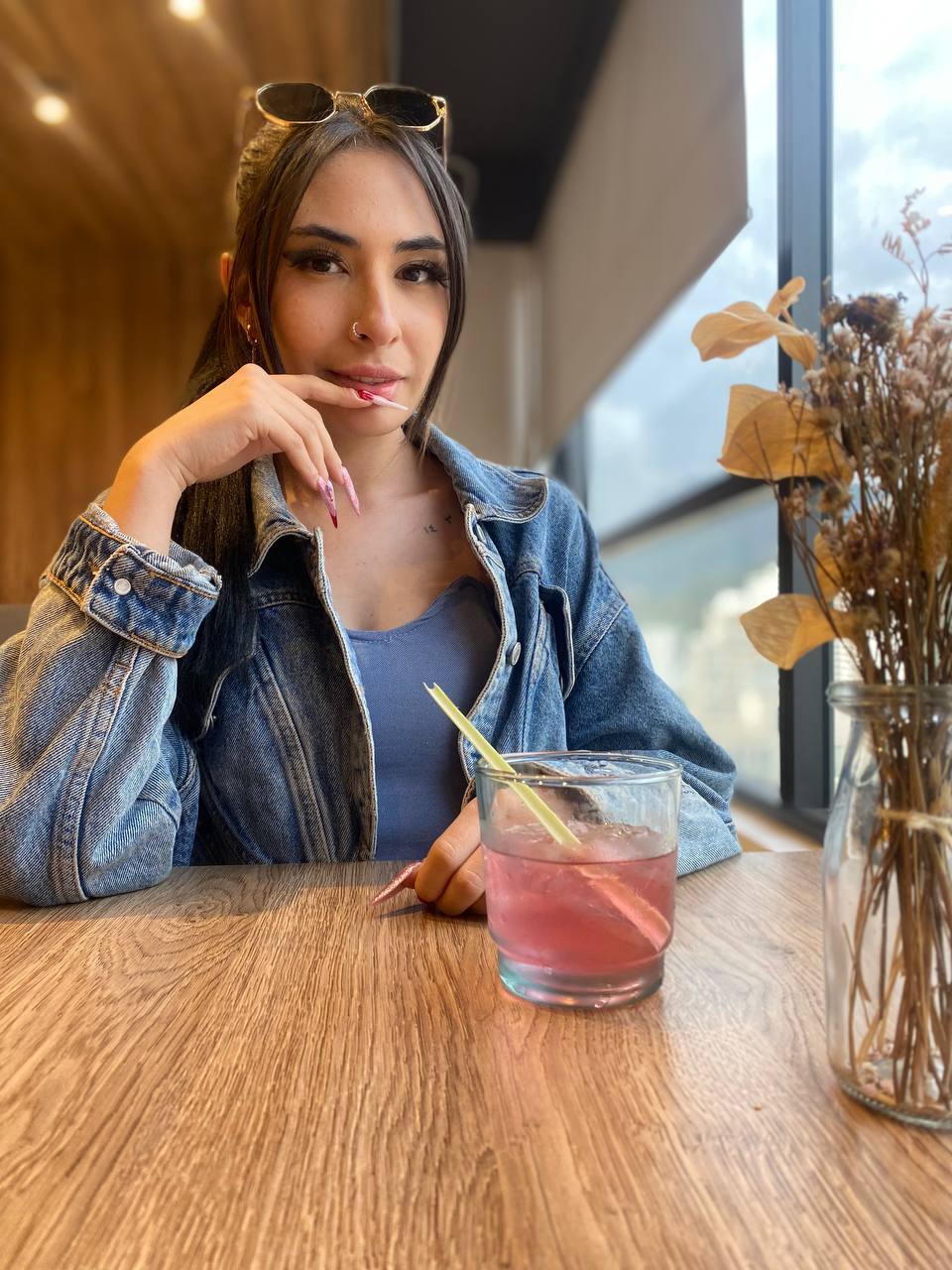 Live sex webcam photo for NiniThomson #7298239