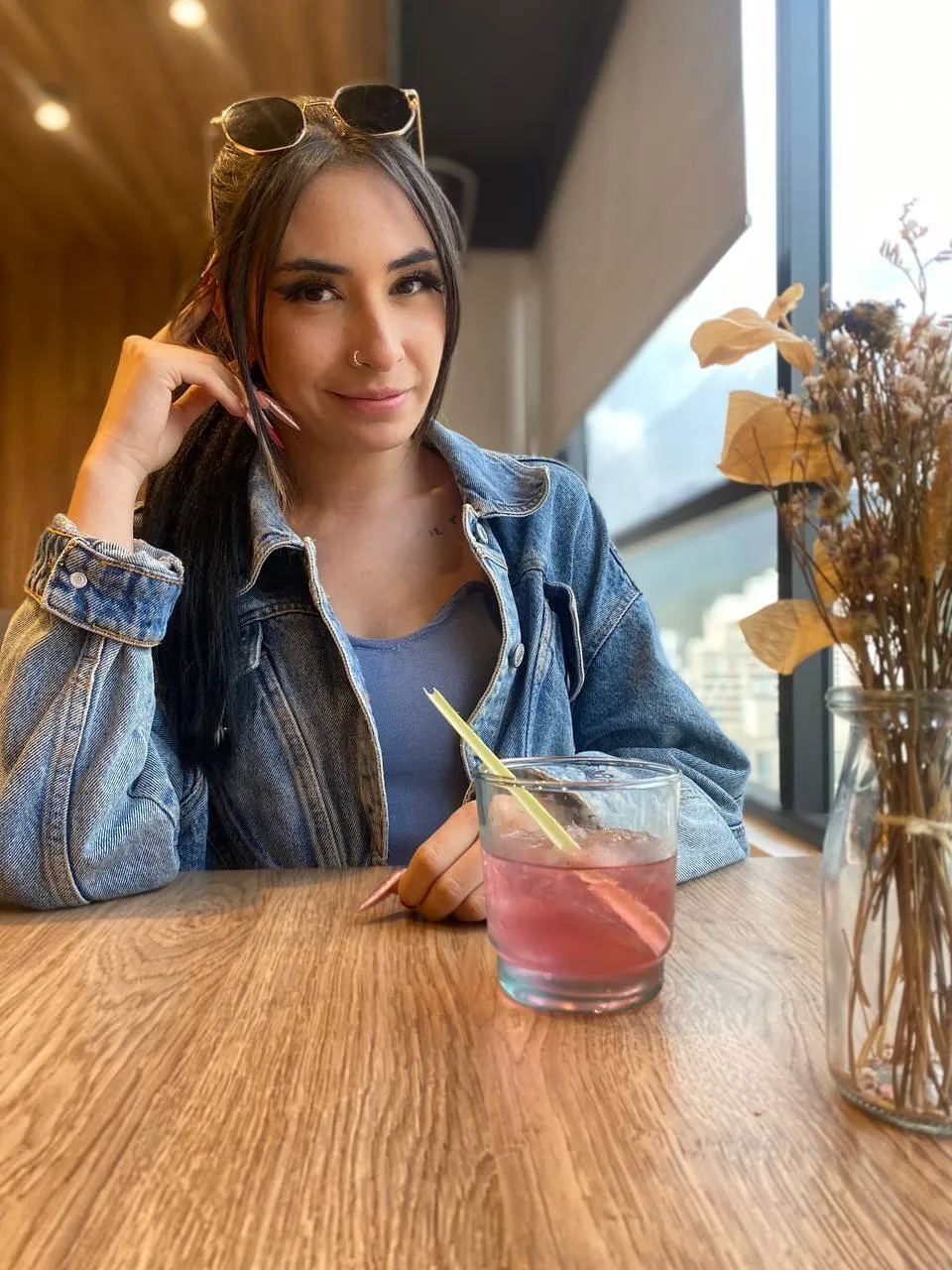 Live sex webcam photo for NiniThomson #7298238