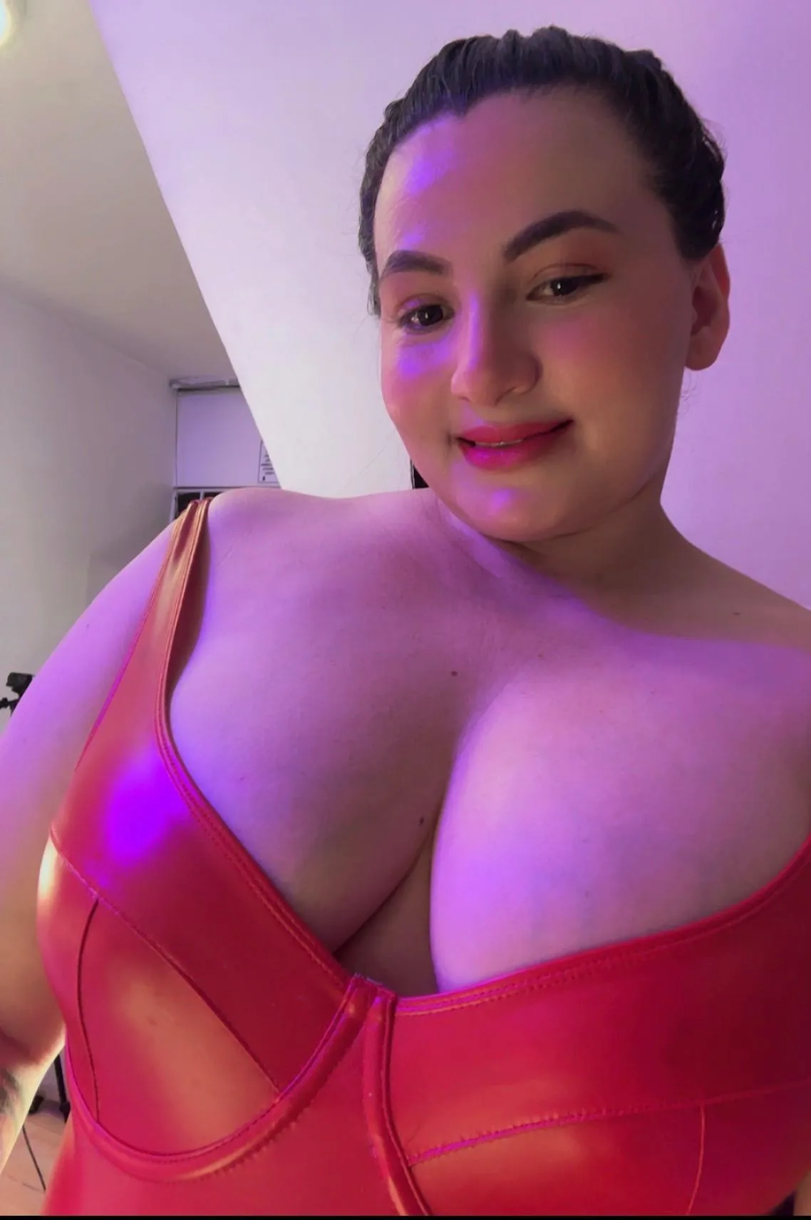 Live sex webcam photo for JuliaTaylor19 #8715597