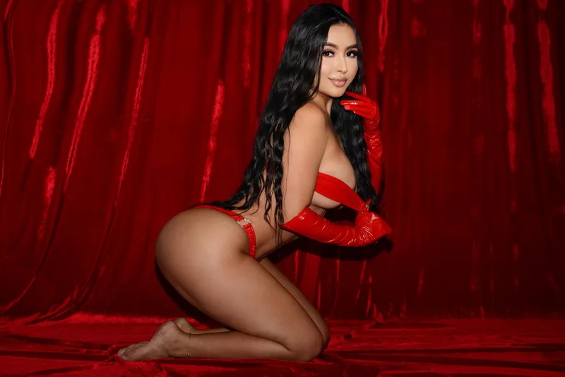 Live sex webcam photo for IsabellaMiller18 #7890562