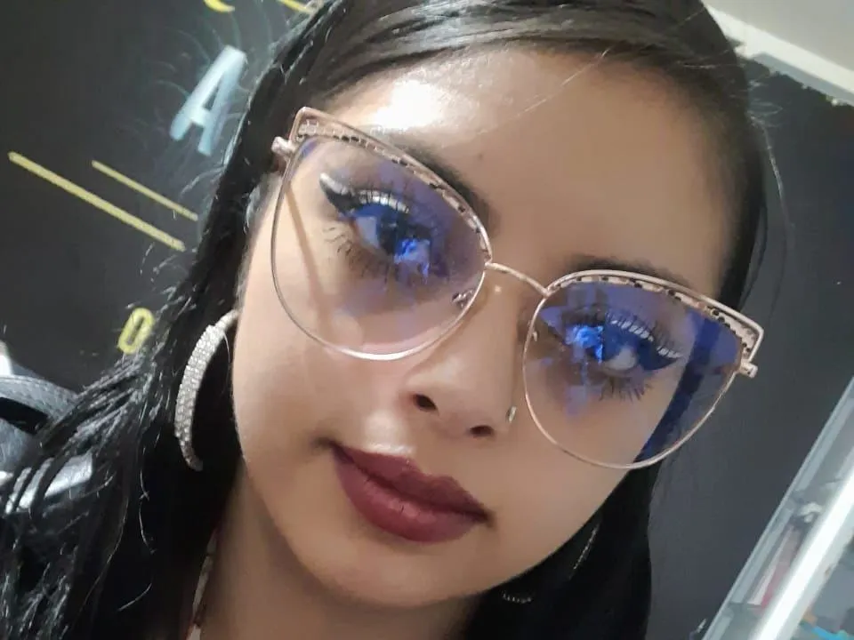 Live sex webcam photo for juliethcum21 #5942479