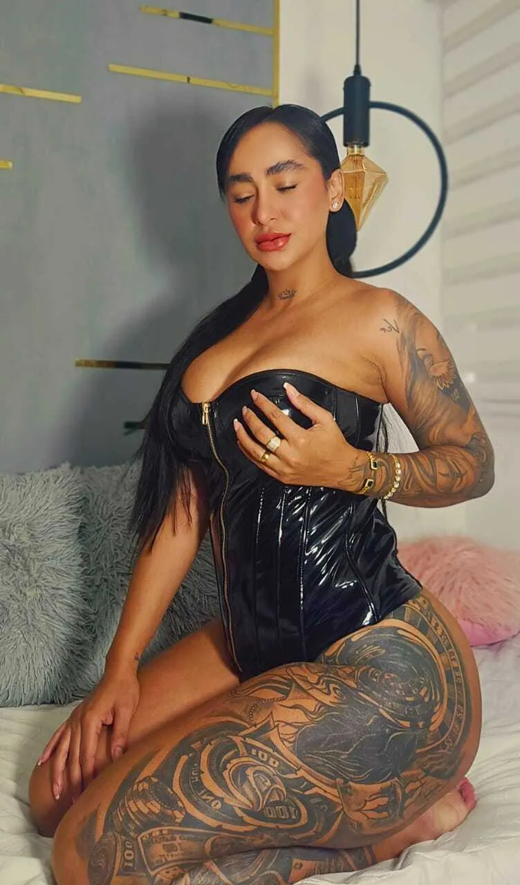 Live sex webcam photo for miaabrunettel #8095356