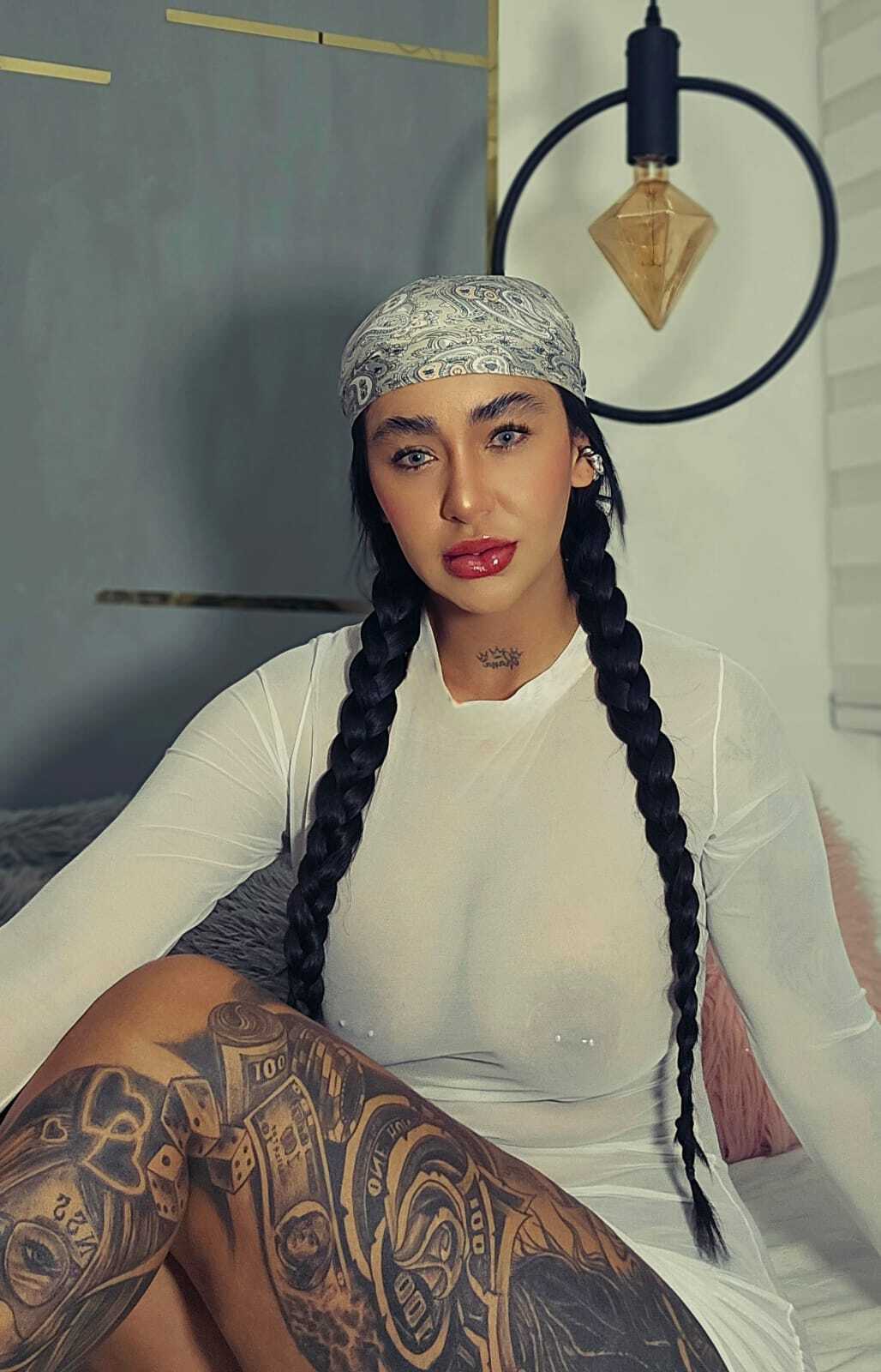 Live sex webcam photo for miaabrunettel #8095344