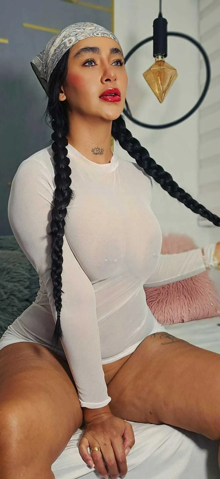 Live sex webcam photo for miaabrunettel #8095352