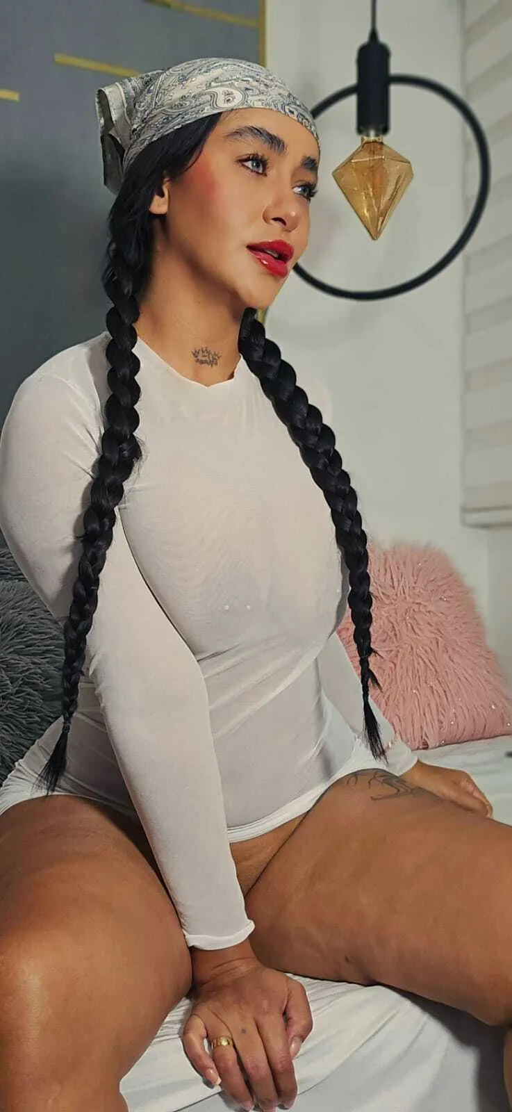 Live sex webcam photo for miaabrunettel #8095351