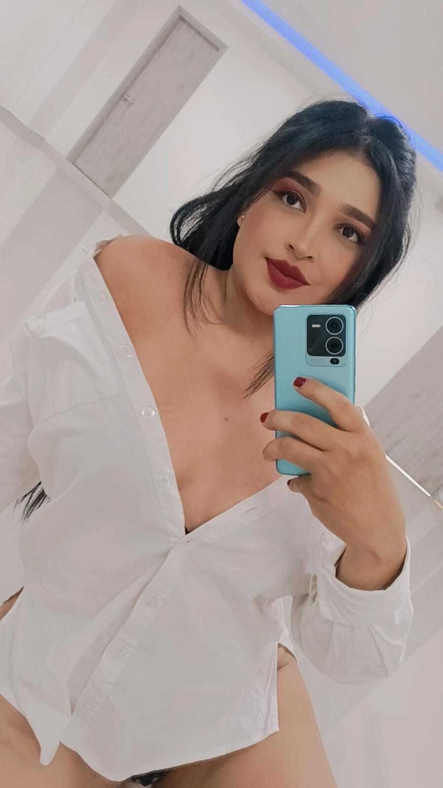 Live sex webcam photo for NicolleGrantt #7240755