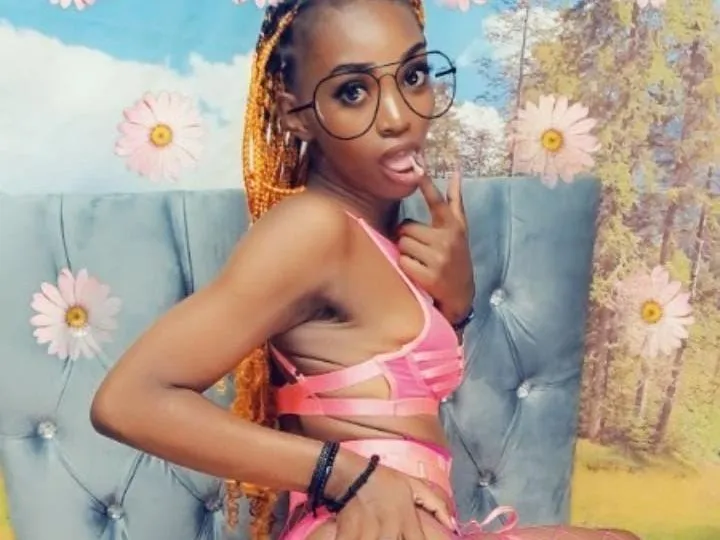 Live sex webcam photo for Sugarzeee69 #5954193