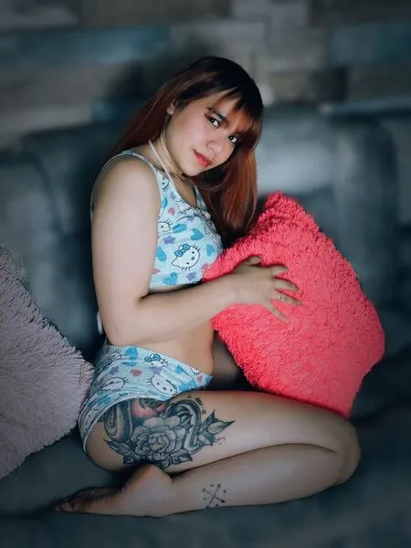 Live sex webcam photo for KloyLittle #6233714