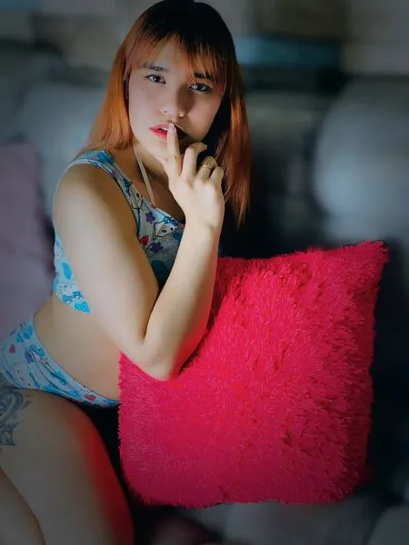 Live sex webcam photo for KloyLittle #6233712