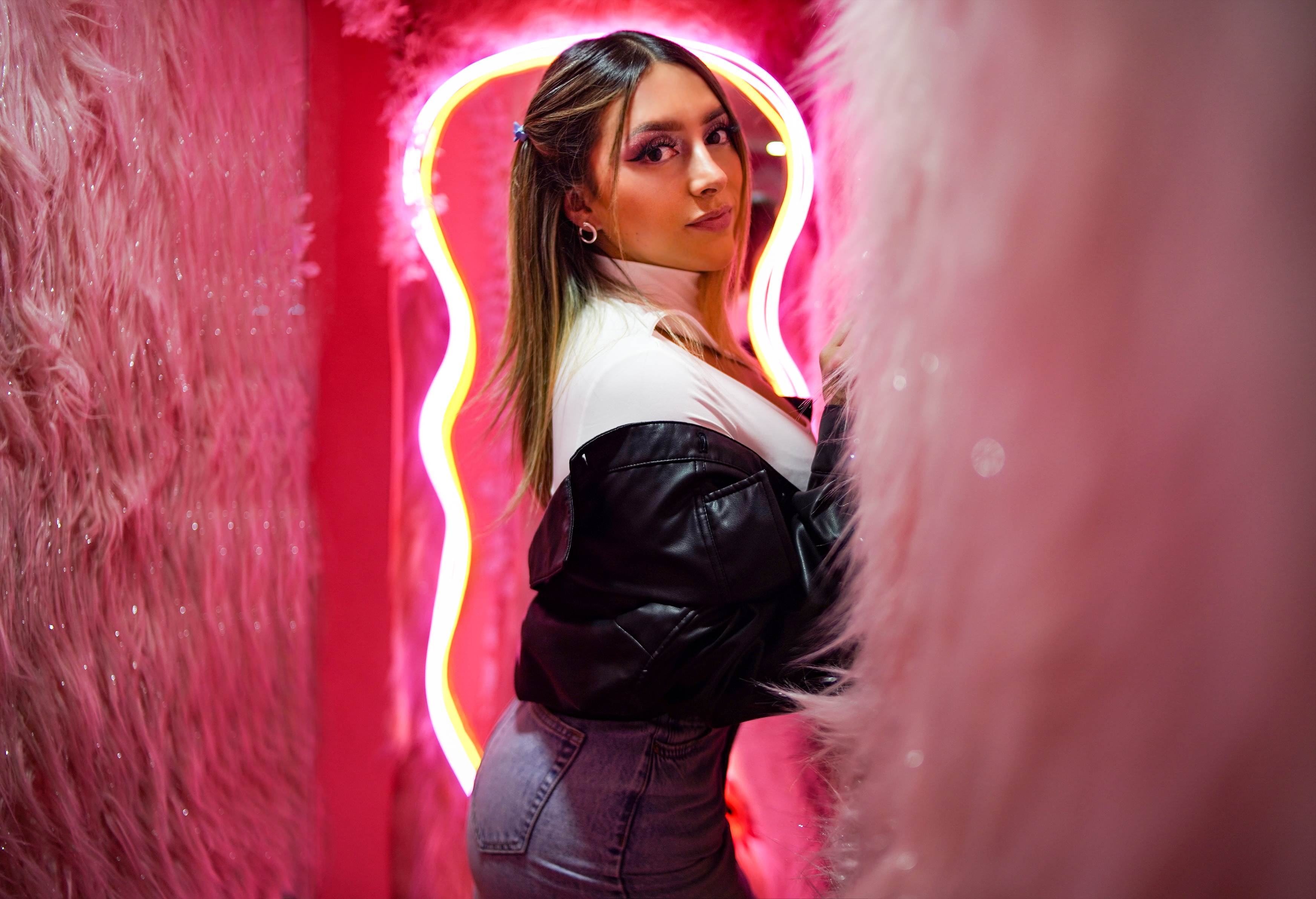 Live sex webcam photo for KimbeerlyClars #7225765