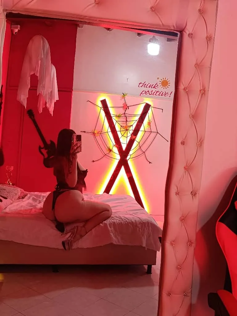 Live sex webcam photo for Daniellawild #8359146