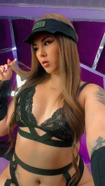 Live sex webcam photo for Cloeww #6554935