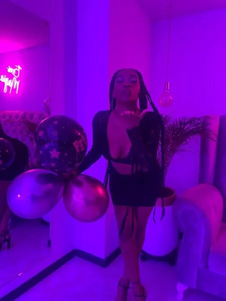 Live sex webcam photo for AishaaBrown #6275120