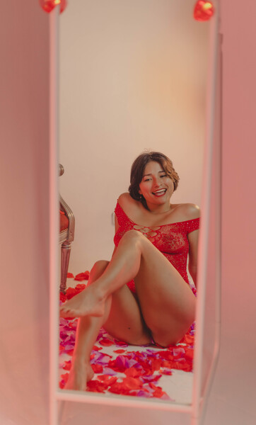 Live sex webcam photo for MiaLeBlancc #6121438