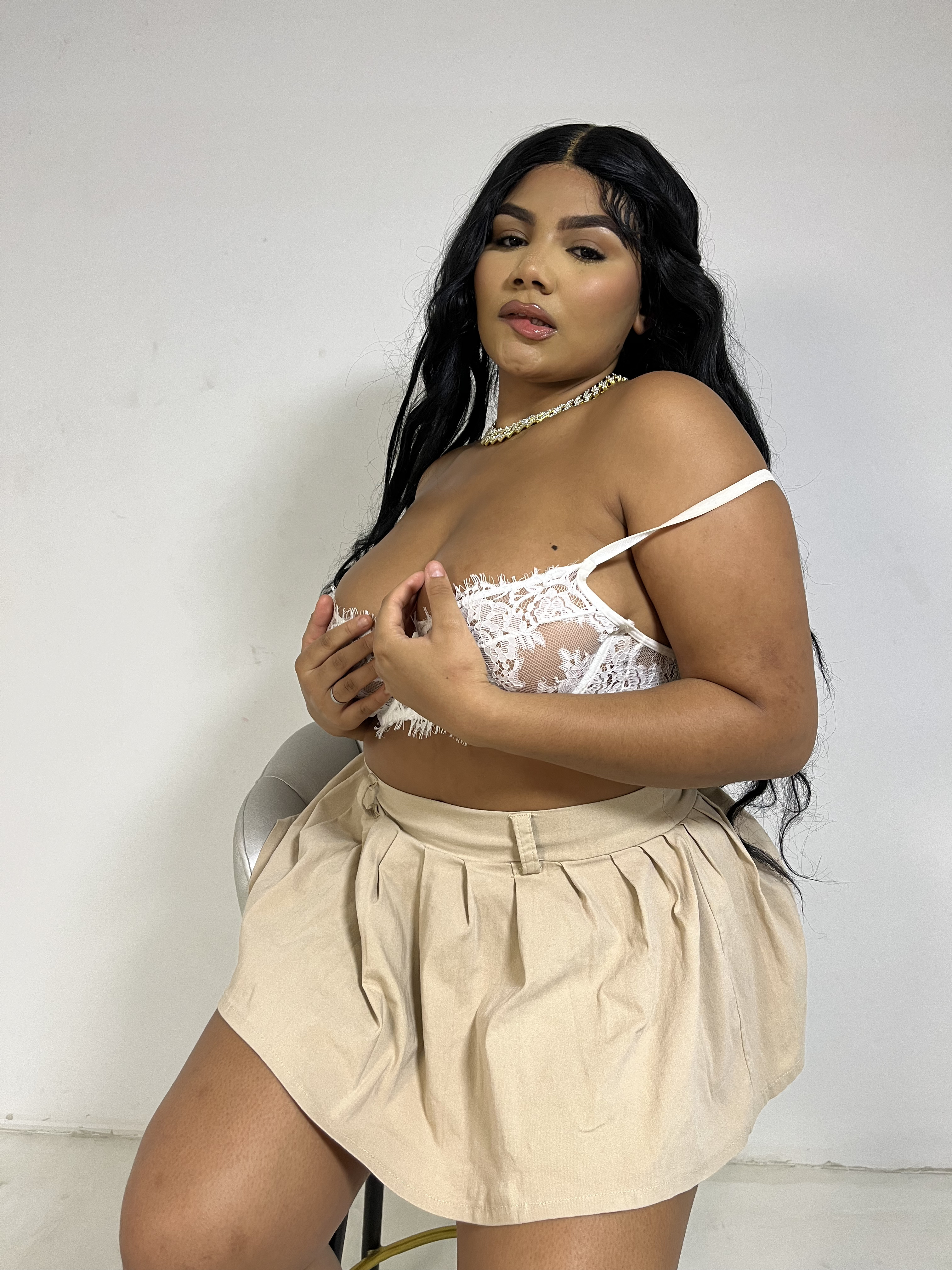 Live sex webcam photo for AfroditaRooss #7449665