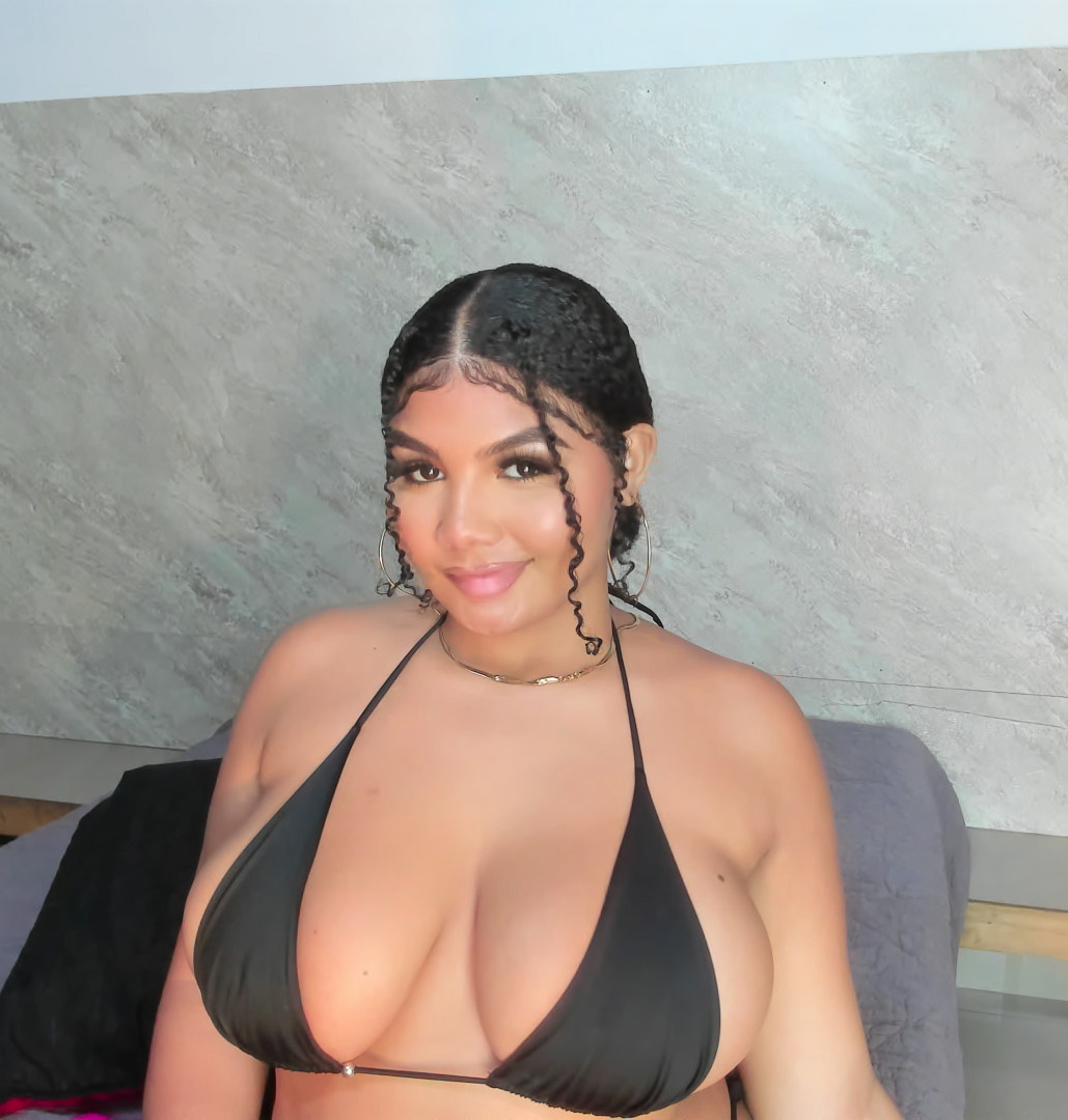 Live sex webcam photo for AfroditaRooss #7449625