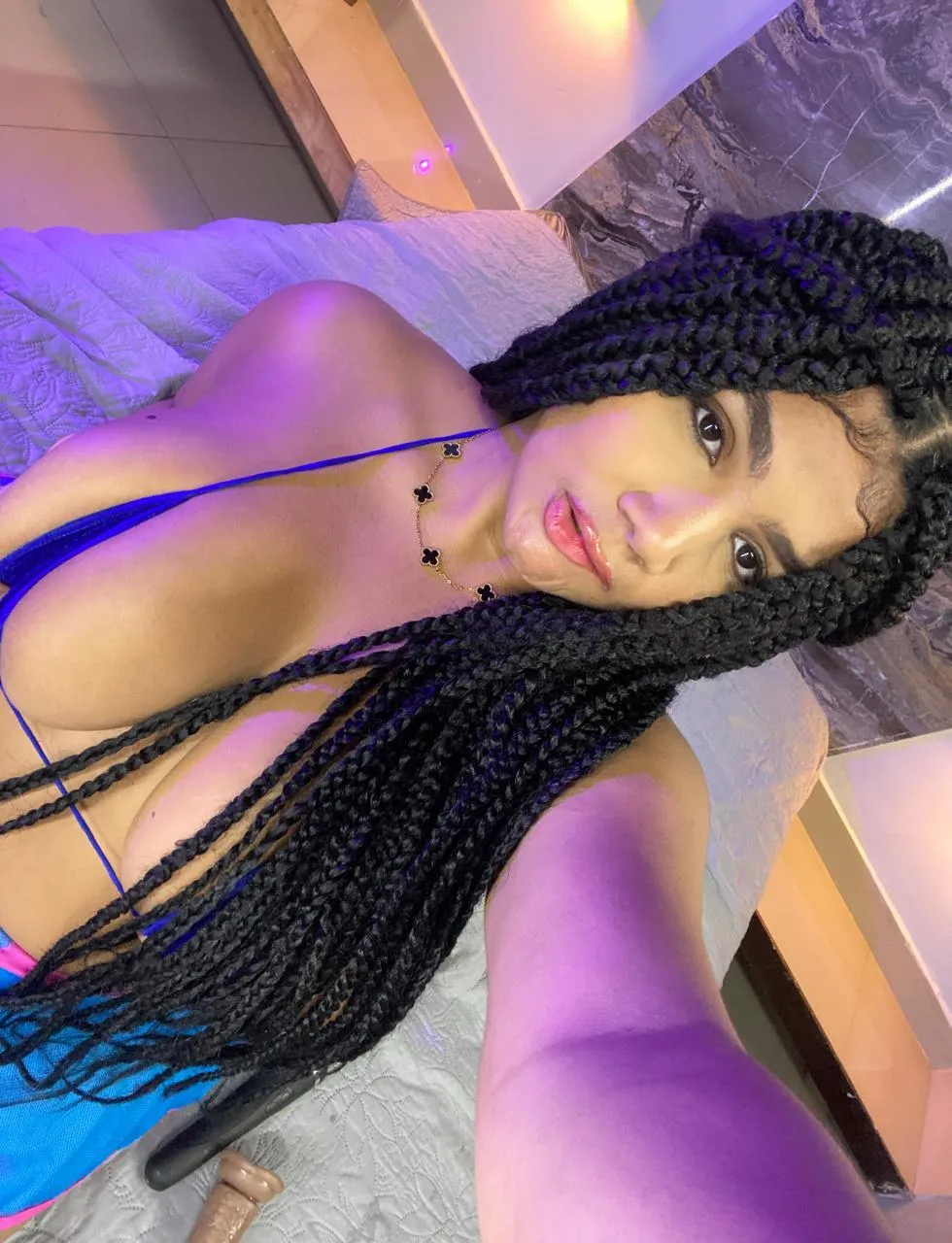 Live sex webcam photo for AfroditaRooss #8034554