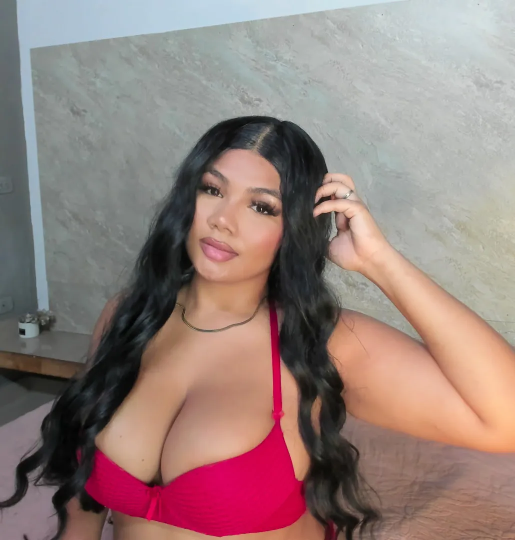 Live sex webcam photo for AfroditaRooss #7449642