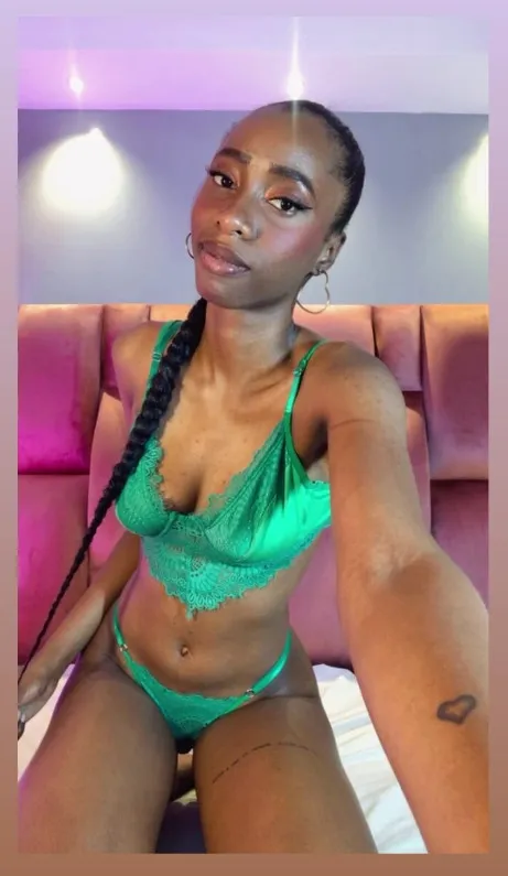 Live sex webcam photo for AntoneellaHott #7423362