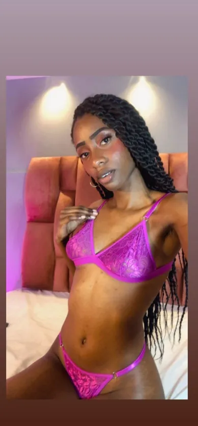 Live sex webcam photo for AntoneellaHott #7423363