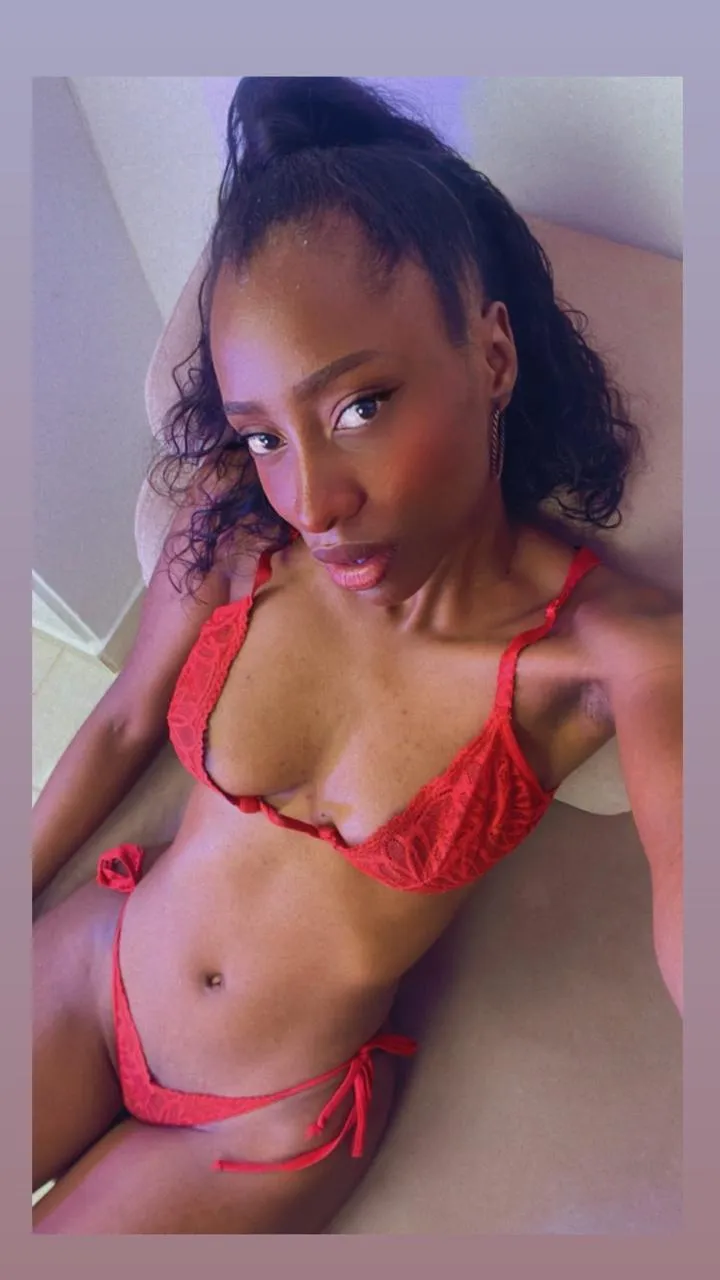 Live sex webcam photo for AntoneellaHott #7423398