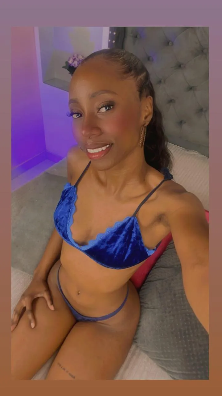 Live sex webcam photo for AntoneellaHott #7423399