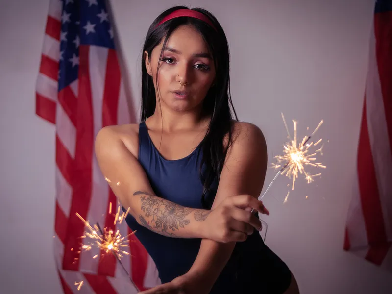 Live sex webcam photo for RoxyLeee #6339103