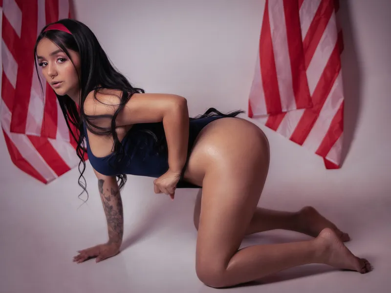 Live sex webcam photo for RoxyLeee #6339102