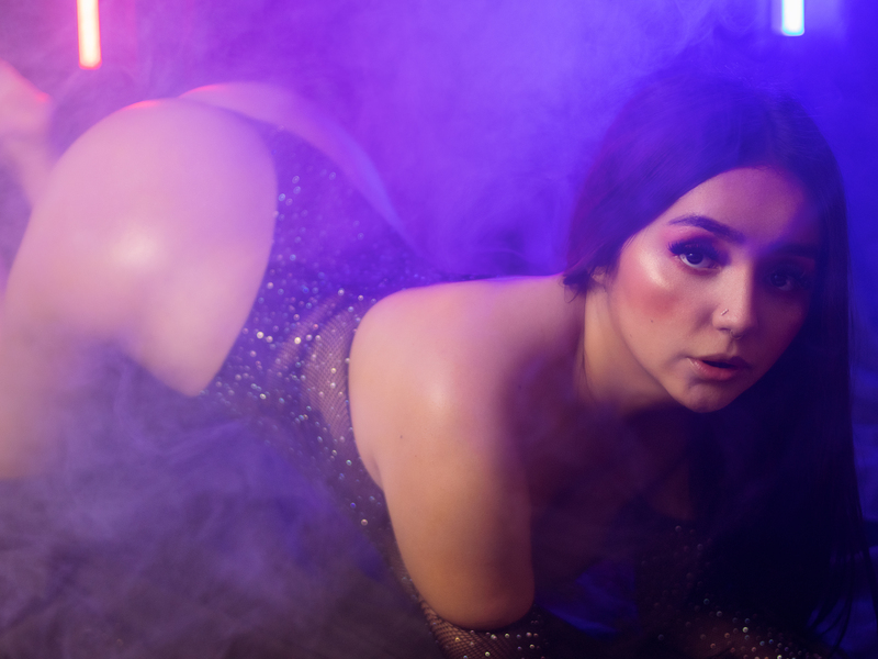 Live sex webcam photo for RoxyLeee #6212303