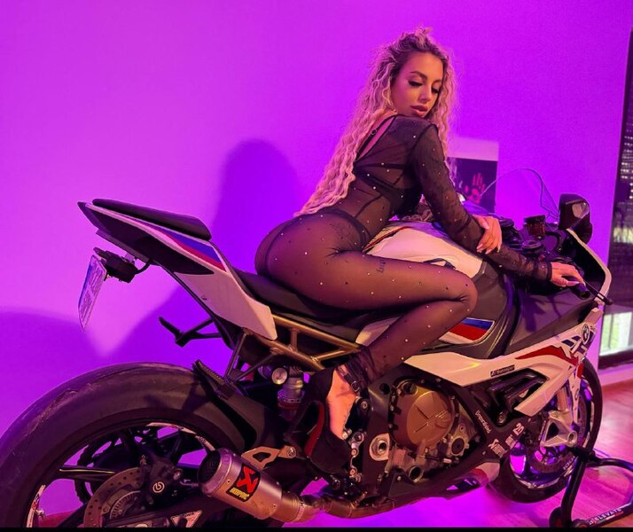 Live sex webcam photo for AngelLisaakira #6815597