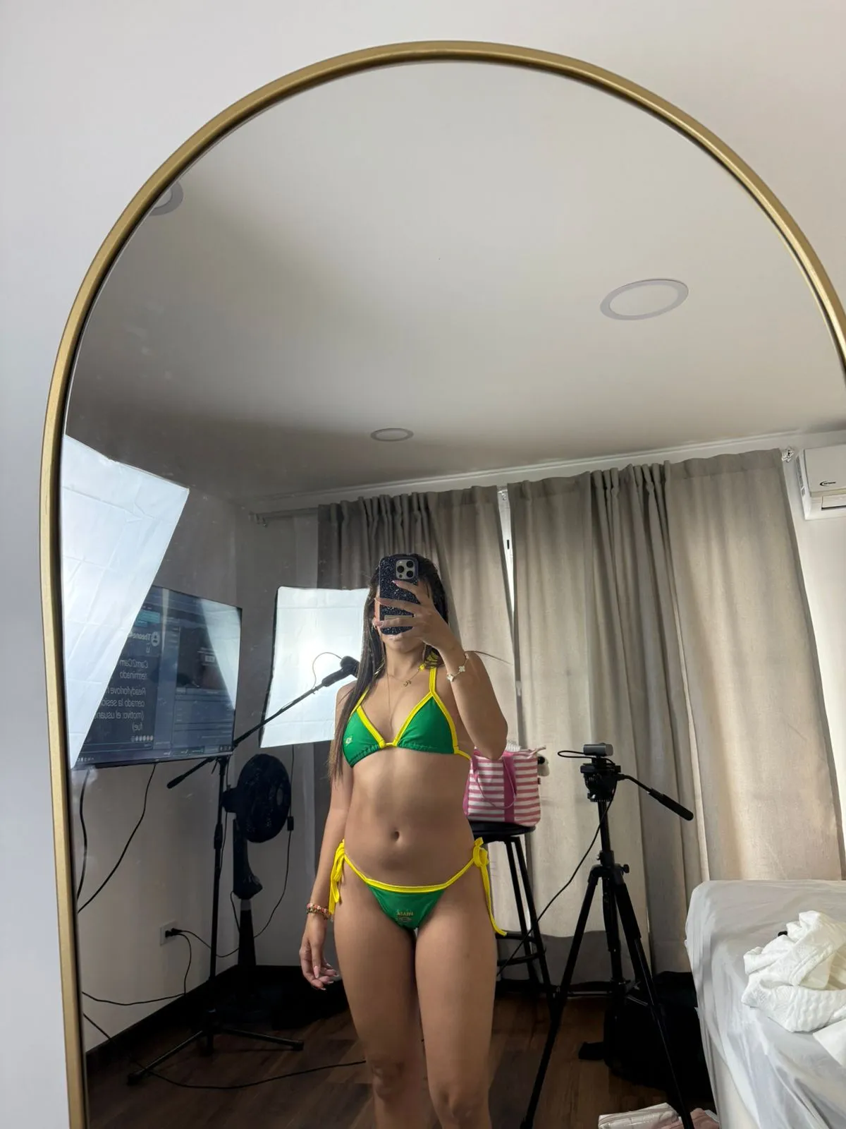 Live sex webcam photo for VictoriaJoliegb #7337846