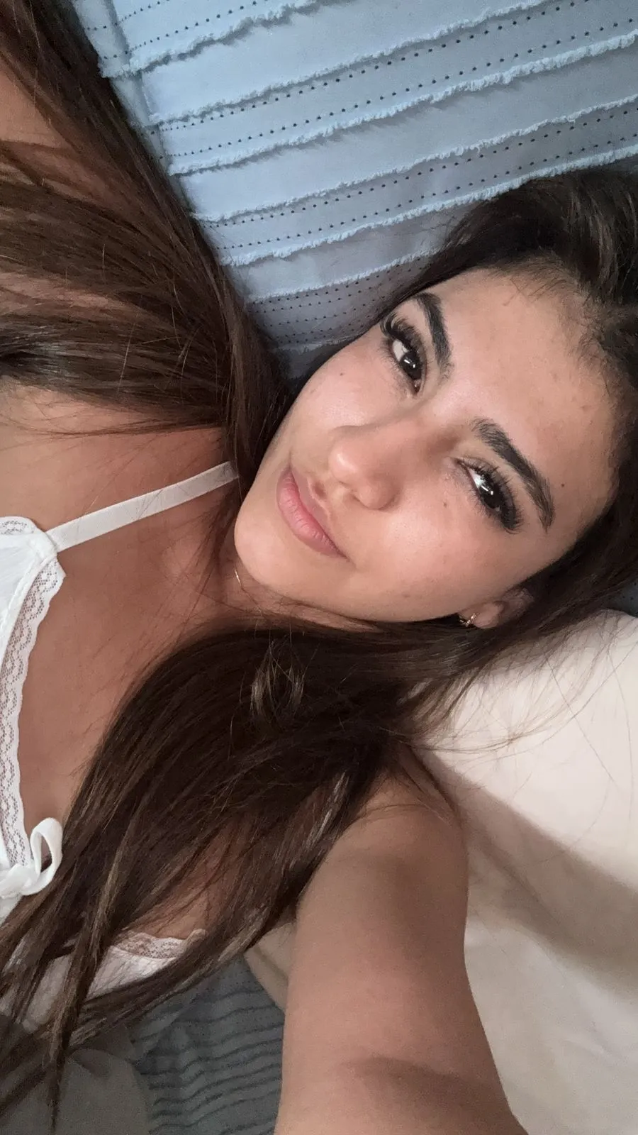 Live sex webcam photo for VictoriaJoliegb #7337844