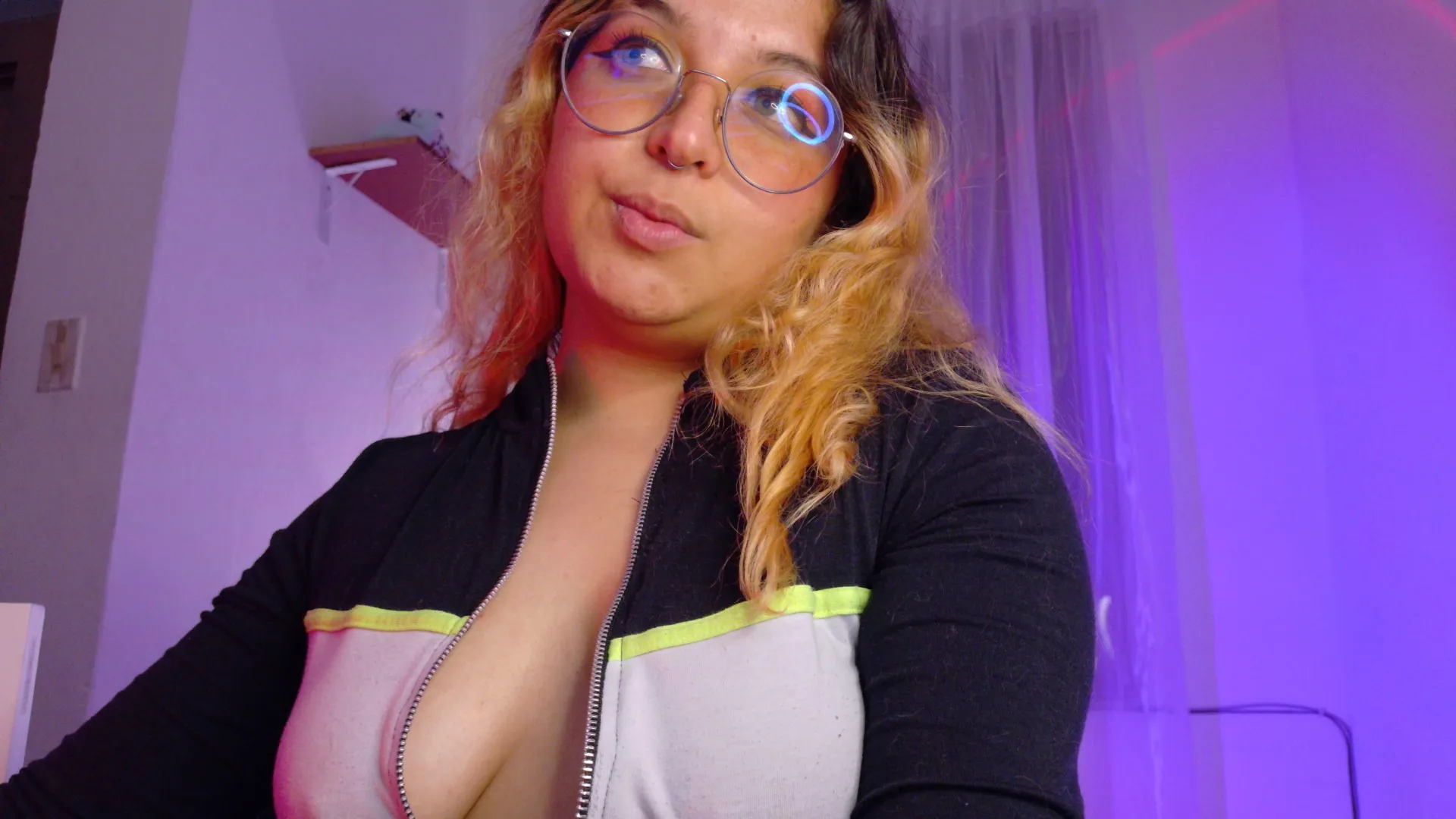 Live sex webcam photo for amaliarosse69 #7804394