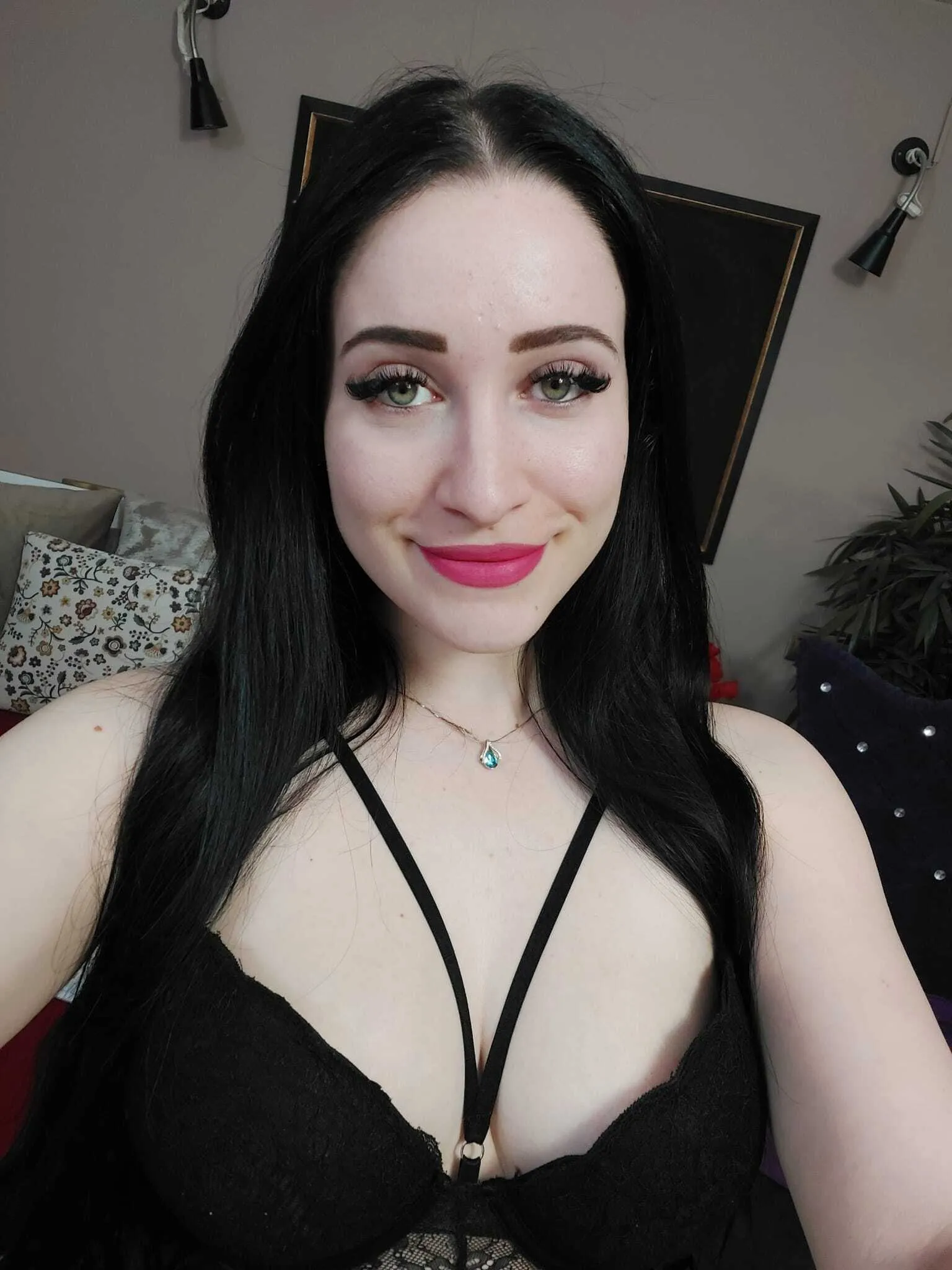 Live sex webcam photo for EvelyneReys #7820498