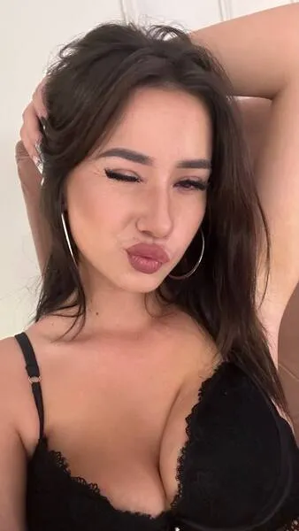 Live sex webcam photo for KayleeRios #6361641