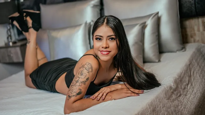 Live sex webcam photo for LeslyBaiiley #6170587