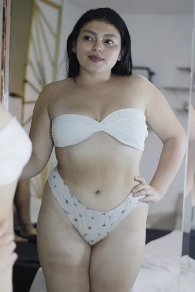 Live sex webcam photo for COUPLEHONEYFX #6079800