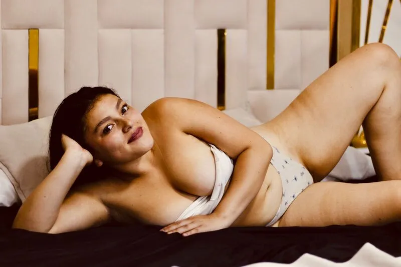 Live sex webcam photo for COUPLEHONEYFX #6079801