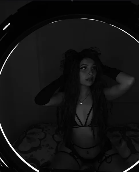 Live sex webcam photo for LittleDaphnee #6150739