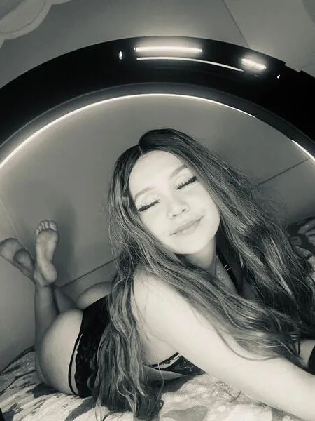 Live sex webcam photo for LittleDaphnee #6150706